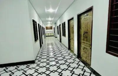 Uptown Girls Hostel